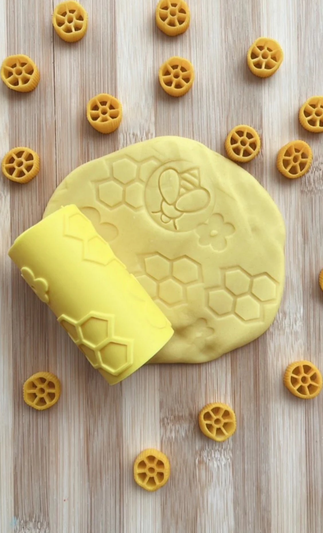 Sensory Mama Creations | Bee Playdough + Kinetic Sand Roller