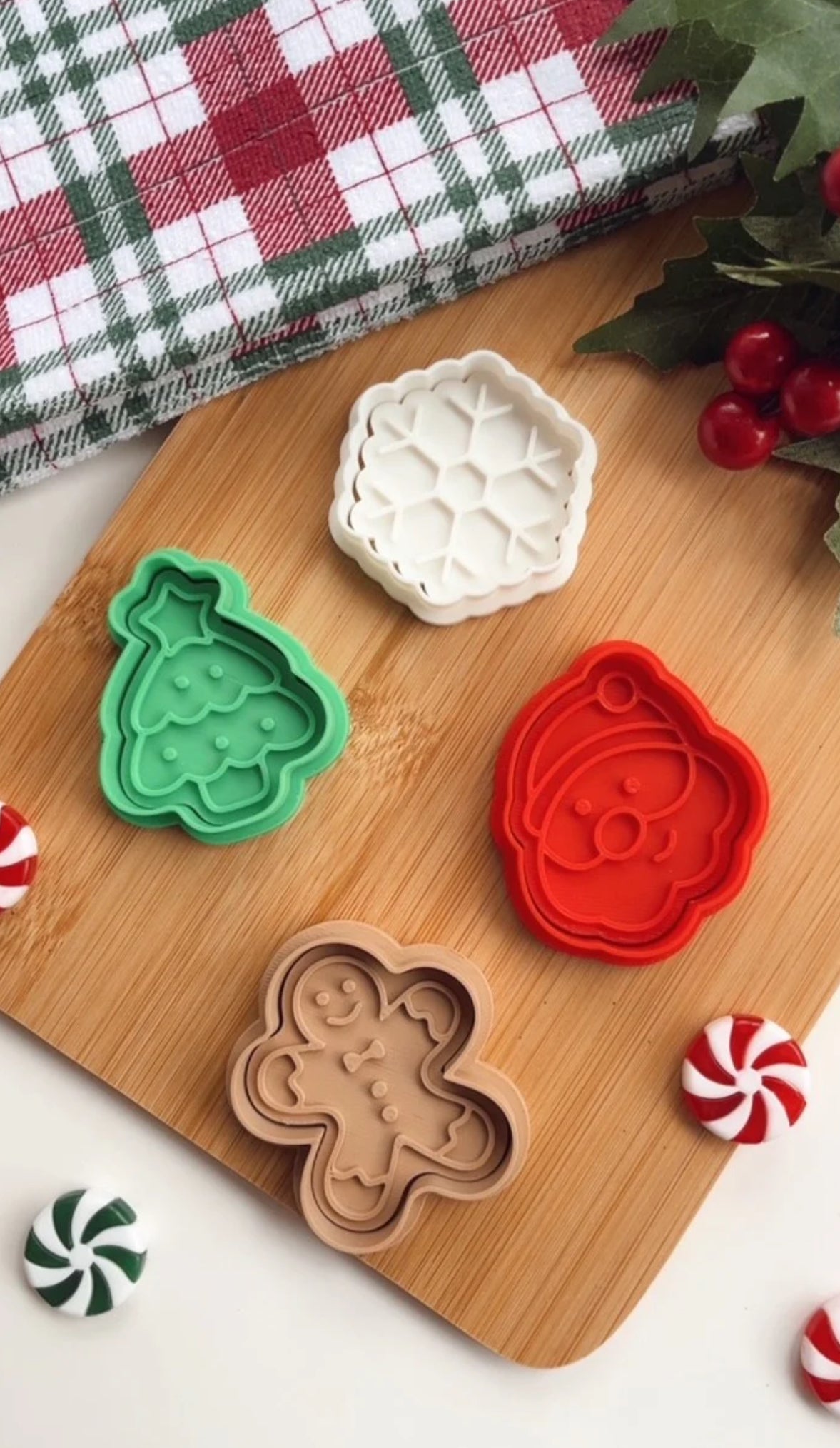 Sensory Mama Creations | Tinsel and Treats: Christmas Mini Playdough + Kinetic Sand Cutter Set
