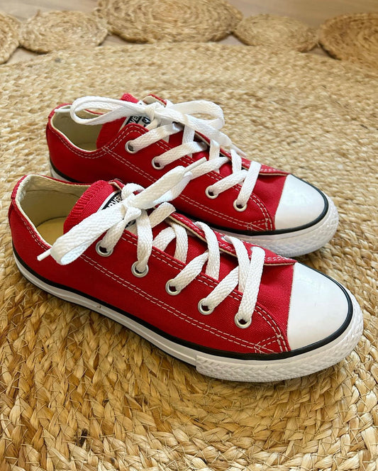 Chuck Taylor All Star Low Top Sneakers | Size 13.5C